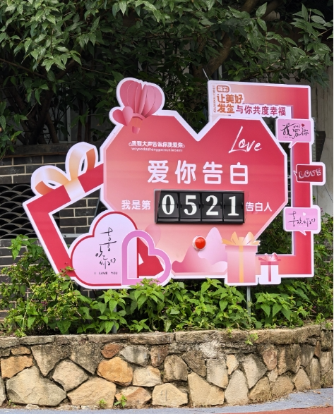 833497